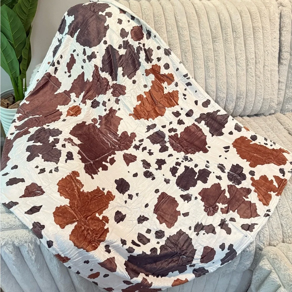 NEW Cow Print Home Bedding Kids Throw 40in x 50in Lightweight Soft Blanket